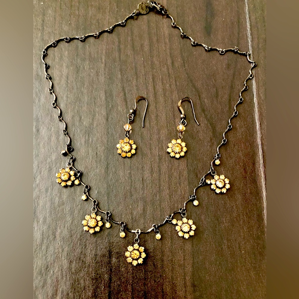 AUSTRIAN CRYSTAL FLORAL CHOKER/ NECKLACE & MATCHING FLORAL EARRINGS SET